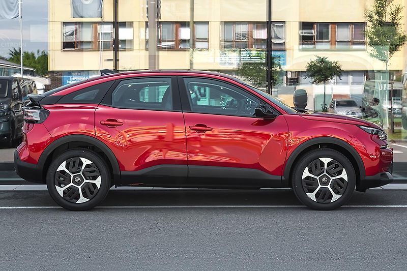 Citroën C4 (2026) 1,2 PLUS benzín 130k Automat - fotka 4 z 18