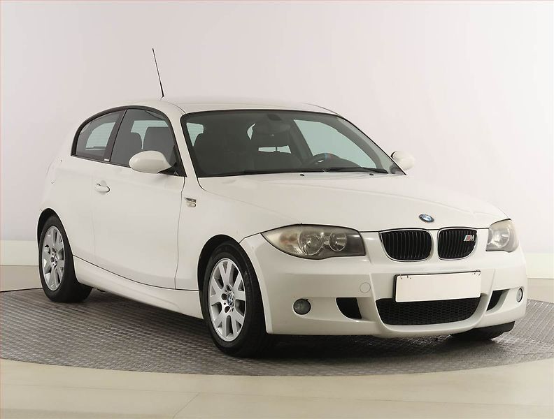 BMW Řada 1 (2008) 116i - fotka 1 z 15