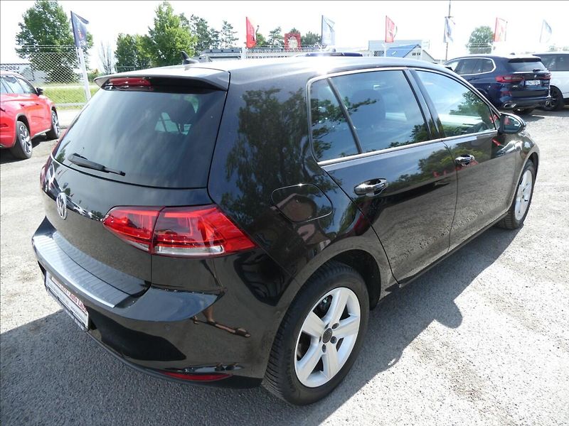 Volkswagen Golf 1,6 TDi 77kW serviska, xenony - fotka 9 z 50