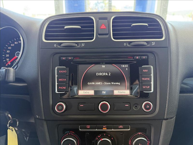 Volkswagen Golf 1,6   77kW,2.MAJITEL - fotka 14 z 22