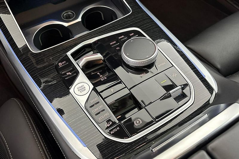 BMW X7 xDrive40d - fotka 27 z 30