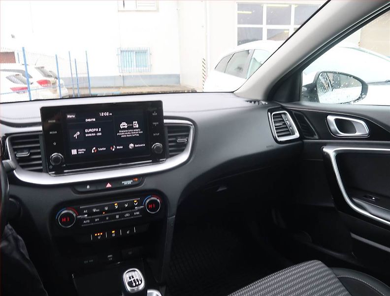Kia Ceed (2022) Gold 1.6 CRDi MHEV, Serv.kniha - fotka 8 z 17