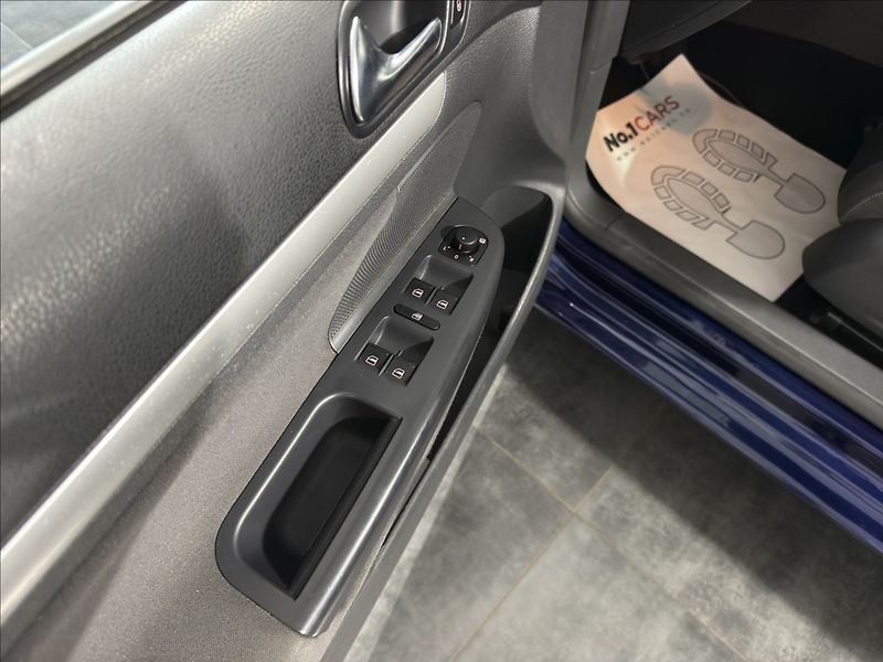 Volkswagen Jetta 1,9   TDI 77KW UNITED 1.MAJ - fotka 7 z 28