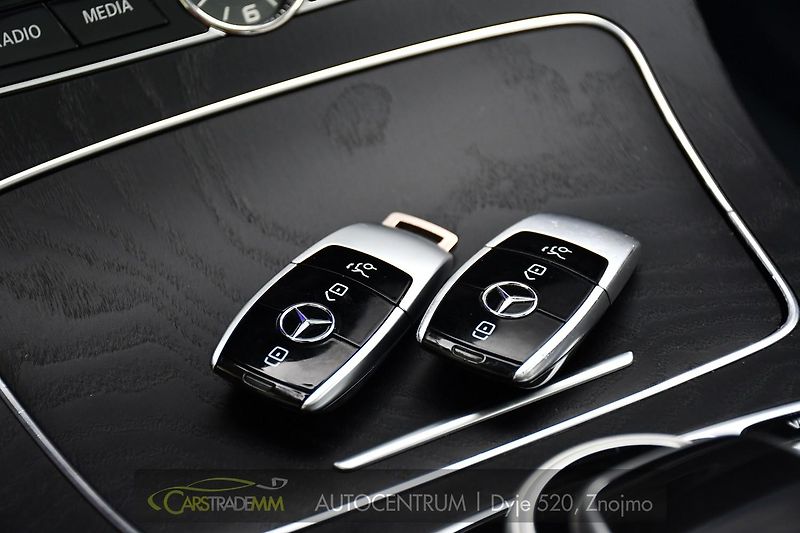 Mercedes-Benz Třídy E 400 4MATIC AMG ACC ČR HUD - fotka 35 z 53