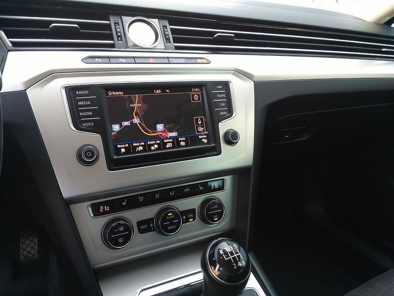Volkswagen Passat 1,4 TSI  /110 kW/  - fotka 27 z 45
