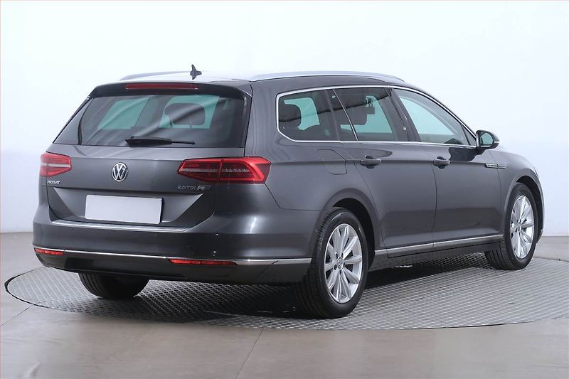 Volkswagen Passat (2015) 2.0 TDI, Automat, Kůže, Navi - fotka 5 z 26