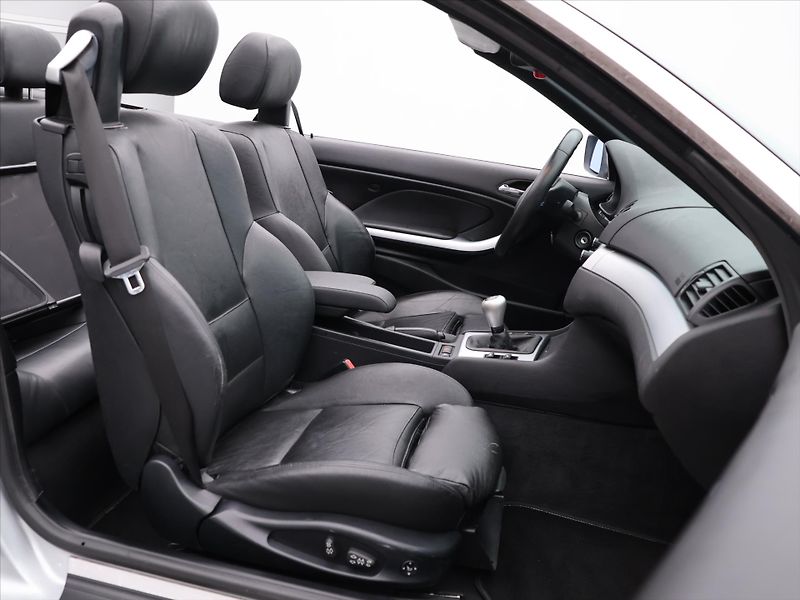 BMW Řada 3 3.0 330i 170kW Mpaket BiXenon - fotka 16 z 28