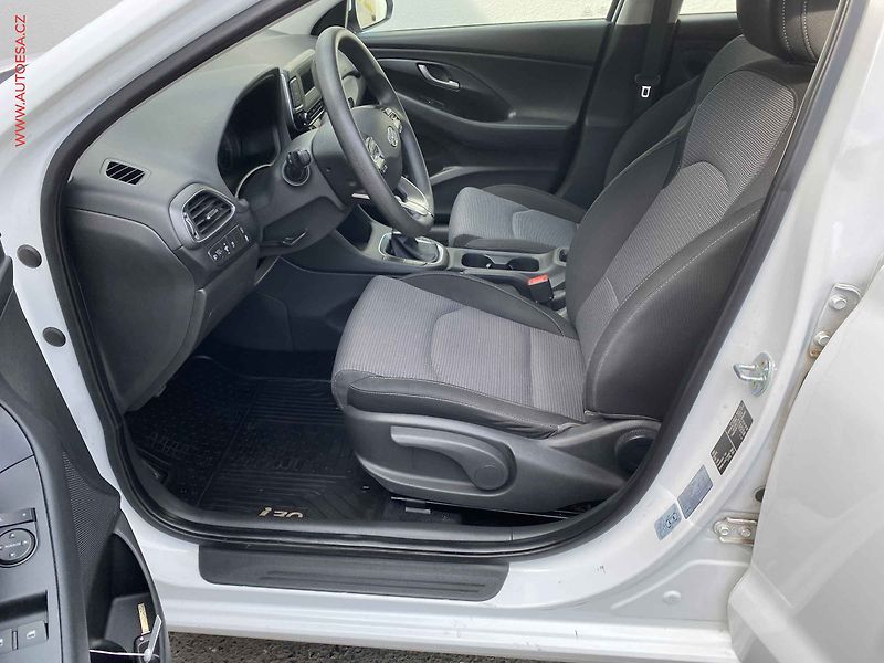 Hyundai i30 (2021) 1.6 CRDi, 1.maj,ČR, Smart - fotka 9 z 17