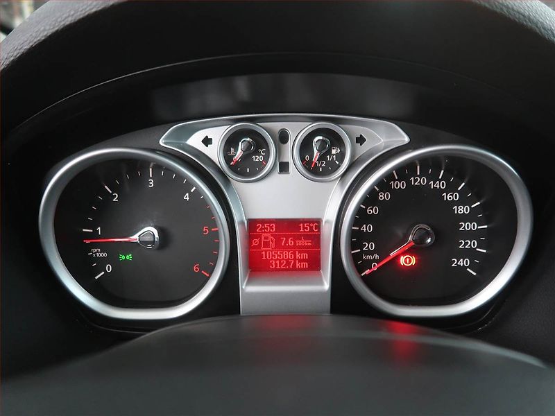 Ford Kuga (2010) 2.0 TDCi, 4X4, Tempomat - fotka 11 z 17