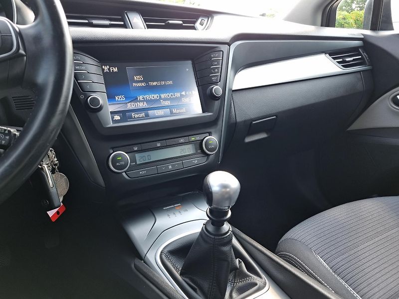 Toyota Avensis (2016) 1.8 COMFORT,KAMERA,ALU - fotka 29 z 42