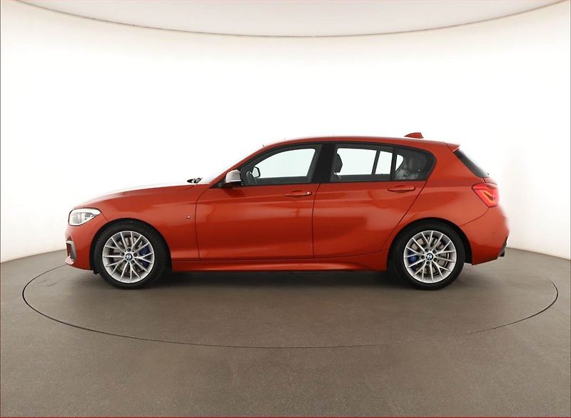 BMW Řada 1 (2016) M140i xDrive - fotka 3 z 20