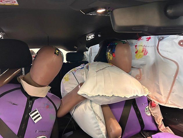 BMW iX3 - činnost airbagů., zdroj: Se svolením EuroNCAP