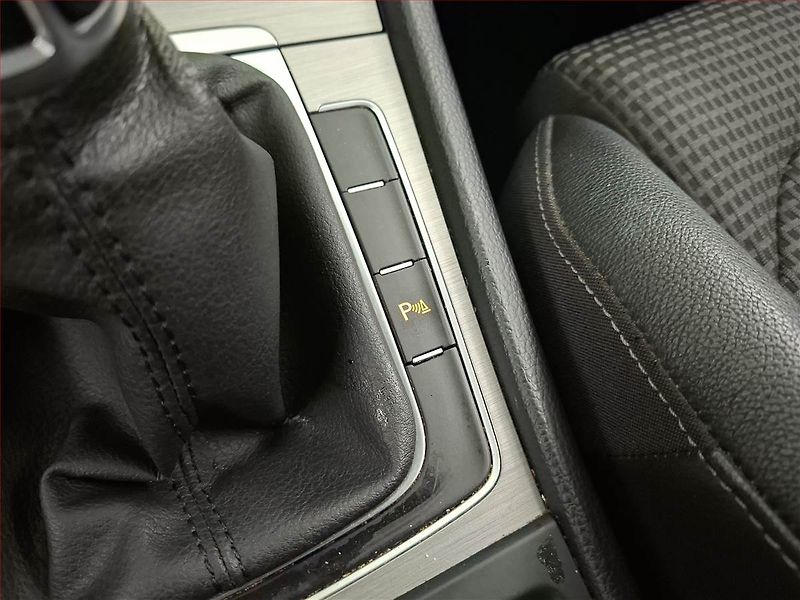 Volkswagen Golf (2014) 2.0 TDI, Navi, Xenony - fotka 17 z 22