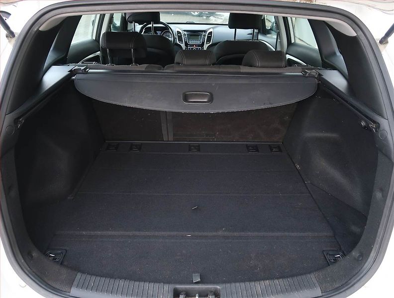 Hyundai i30 (2014) 1.6 CRDi, Tempomat - fotka 13 z 14