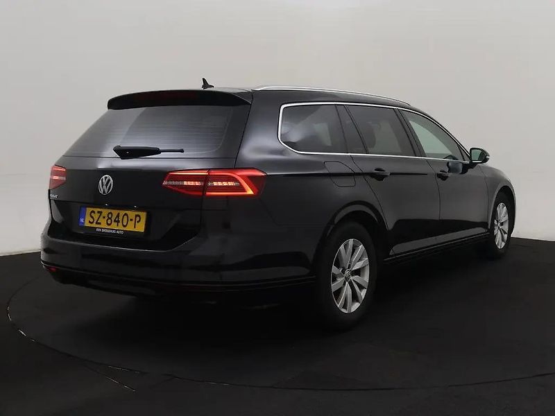Volkswagen Passat 1.4TSI DSG 110kW Matrix ACC - fotka 2 z 13