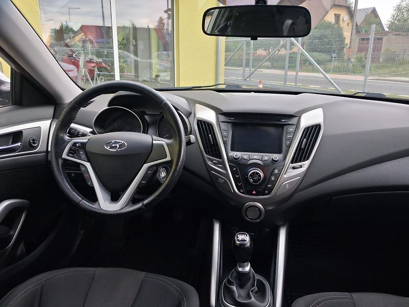 Hyundai Veloster (2011) 1,6GDi SERVISKA GARANCE 2xKOLA - fotka 21 z 43