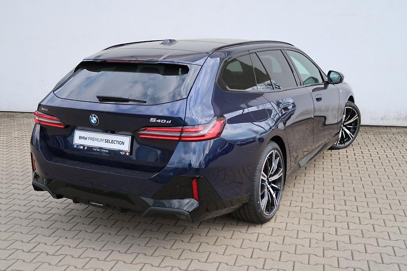 BMW Řada 5 540d xDrive Touring - fotka 3 z 9