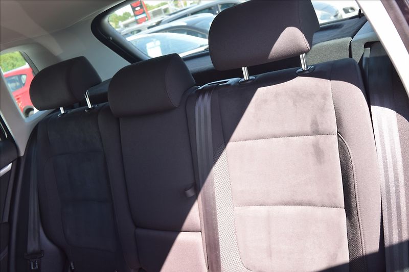 Volkswagen Tiguan 1,4 TSI 92KW R-LINE TOP STAV! - fotka 17 z 48