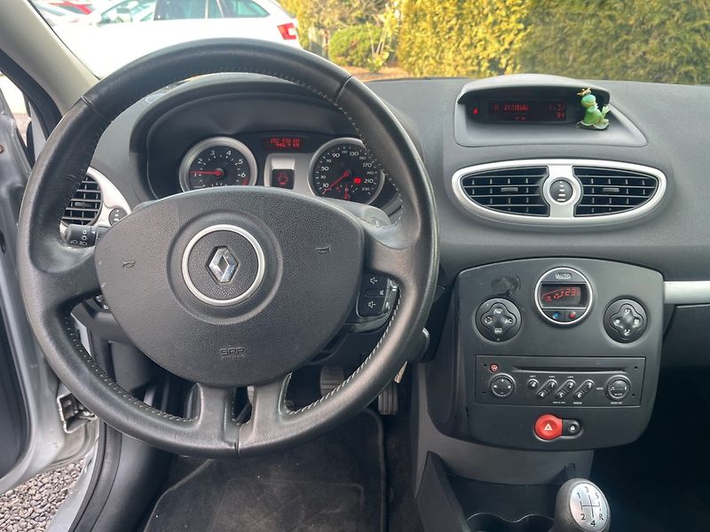 Renault Clio (2006) 1.2 i Digi klima - fotka 9 z 19