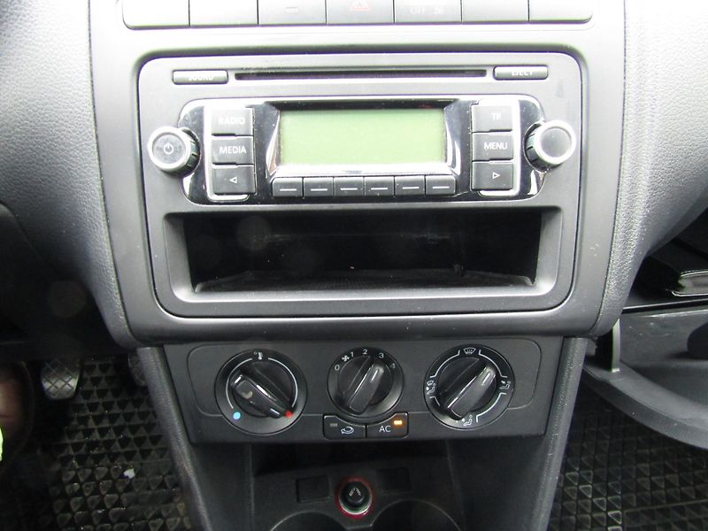 Volkswagen Polo (2010) 1.2 TDI 55kW TOP QUALITY - fotka 30 z 33