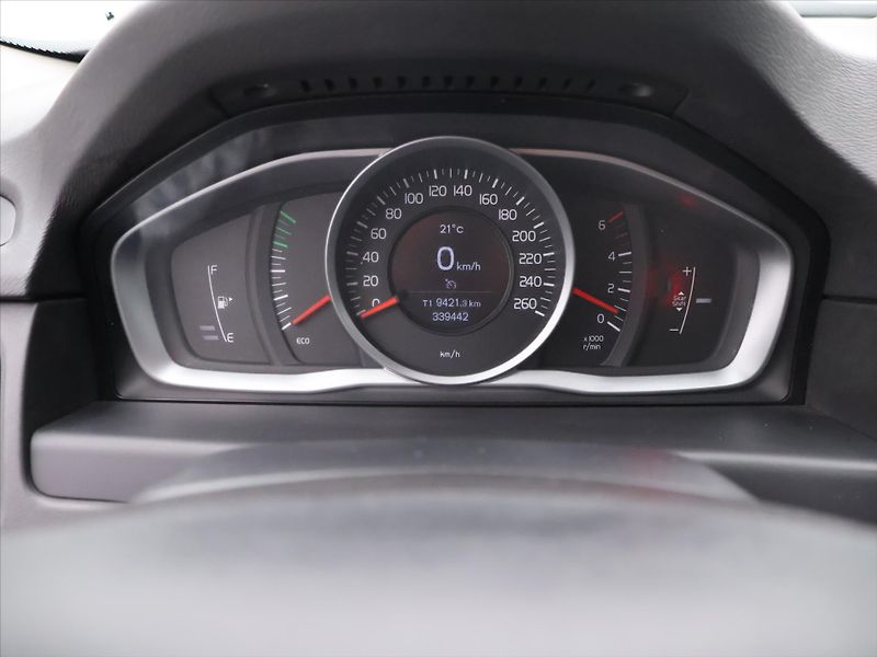 Volvo V70 2,0 D3 100kW Kinetic Dynamic D - fotka 11 z 23