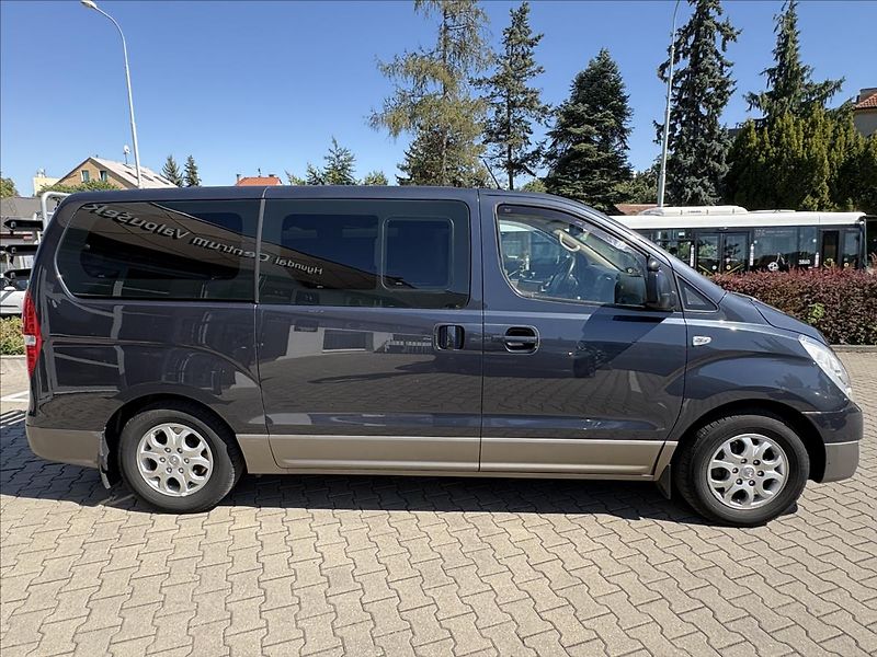 Hyundai H 1 2,5   Tour 8 míst - fotka 6 z 20