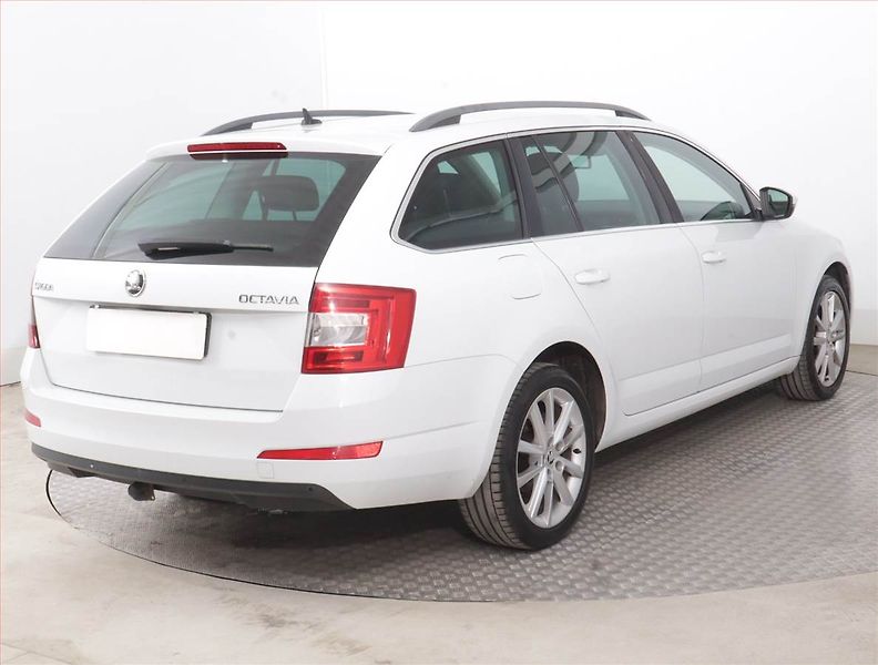 Škoda Octavia (2014) 2.0 TDI, Serv.kniha, Kůže - fotka 5 z 16