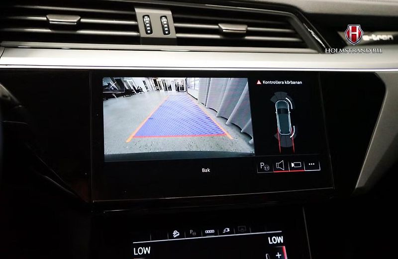 Audi Q8 e-tron 50 Q SoH 94% Kam Pano Tažné - fotka 17 z 25