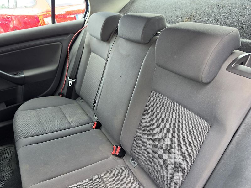 Volkswagen Golf 1.9 TDI 77Kw  - fotka 7 z 27
