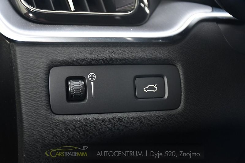 Volvo XC60 B4 AWD mHEV - fotka 24 z 44