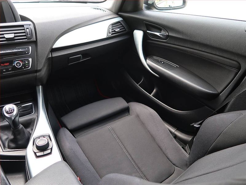 BMW Řada 1 (2014) Comfort 114i, Xenony, Tempomat - fotka 8 z 17