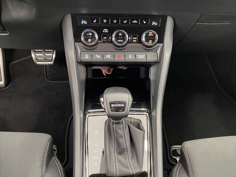 Škoda Karoq 2,0 TDI 110kW DSG SportLine - fotka 16 z 28