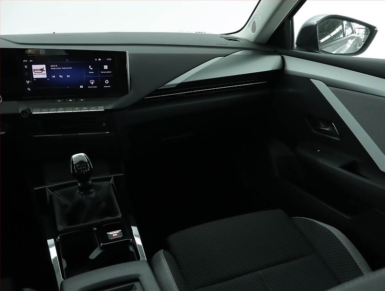 Opel Astra (2024) Edition 1.2 Turbo - fotka 8 z 15