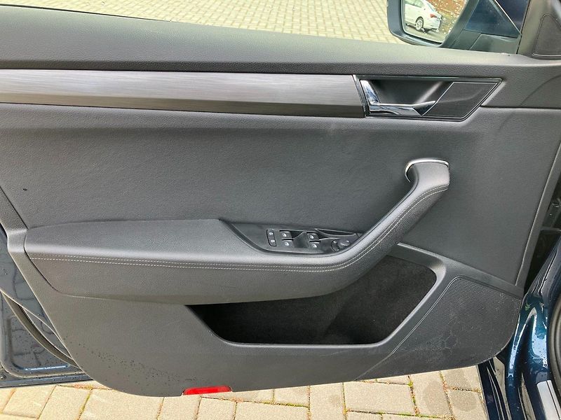 Škoda Superb (2022) 2.0TDI 147kW 4X4 STYLE DSG - fotka 23 z 33