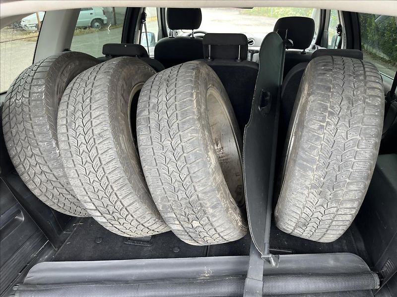 Ford S-MAX 2,0 TDCi 7.MÍST KLIMA 2x KOLA - fotka 33 z 41
