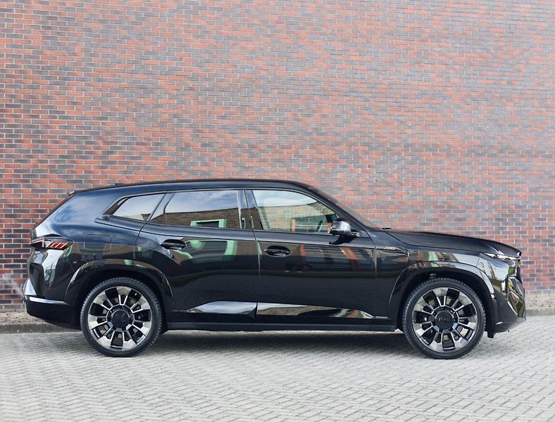 BMW XM (2023) 4.4 V8 ehybrid 480 KW - fotka 16 z 57