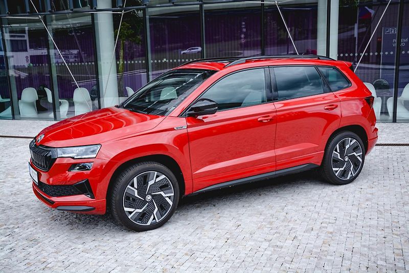 Škoda Karoq (2023) Sportline Exclusive 2,0 TSI 14 - fotka 6 z 37