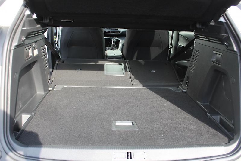 Peugeot 3008 (2018) ACTIVE 2.0 BLUEHDI 150 MAN6 - fotka 13 z 16