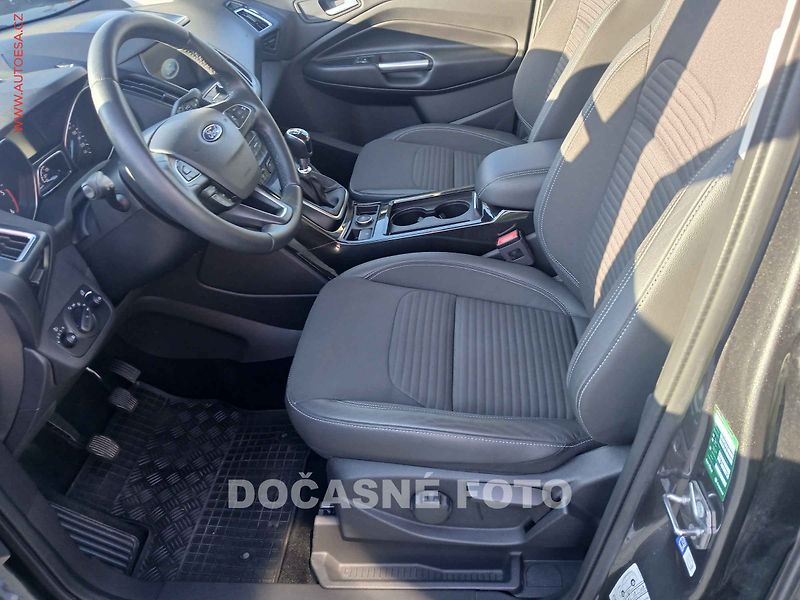 Ford Kuga (2018) 2.0TDCi 4x4, servis.kniha - fotka 3 z 3