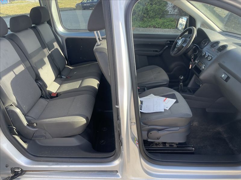 Volkswagen Caddy 1,6 TDi 75kw MAXI Tažné DPH po - fotka 9 z 31