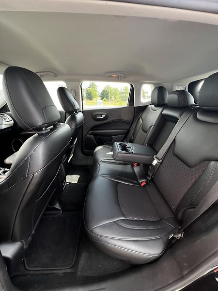 Jeep Compass 1.4 MultiAir 103kW Night Eagle - fotka 19 z 22