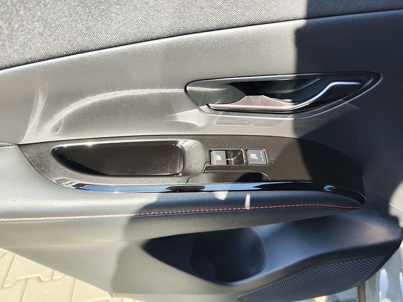 Hyundai Tucson 1.6 T-GDI/158kW N-Line HEV - fotka 16 z 35