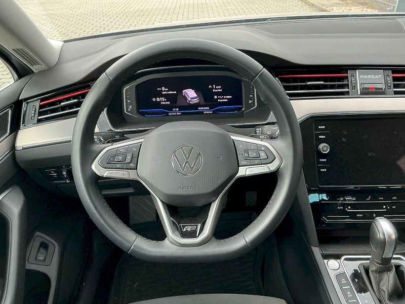 Volkswagen Passat (2021) 2.0 TDI DSG Elegance R-Line - fotka 21 z 22