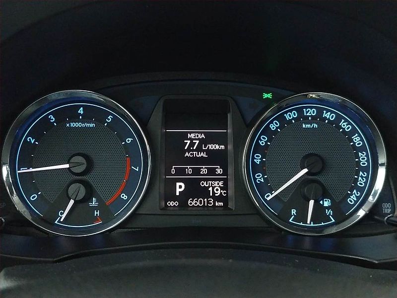 Toyota Corolla (2016) 1.6 Valvematic, Automat - fotka 11 z 18