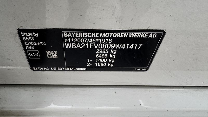 BMW X5 xDrive40d Mpaket ČR DPH 1.maji - fotka 18 z 18
