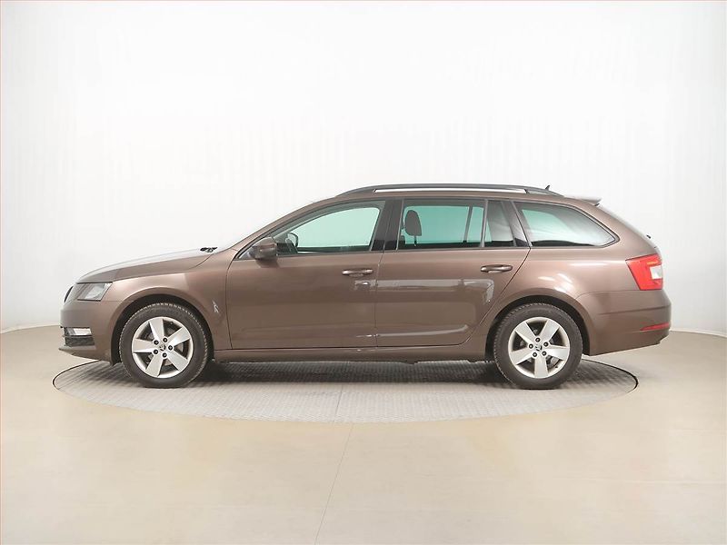 Škoda Octavia (2019) Ambition 1.6 TDI, Serv.kniha - fotka 3 z 15