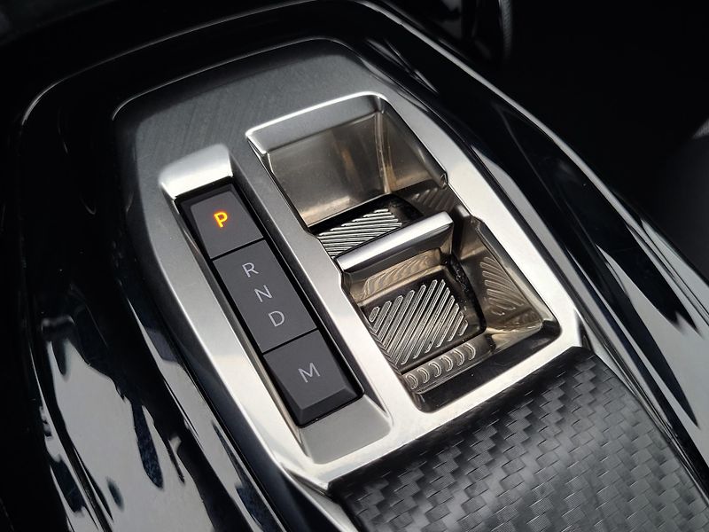Peugeot 2008 1.2 PureTech 130k AUTOMAT - fotka 25 z 45