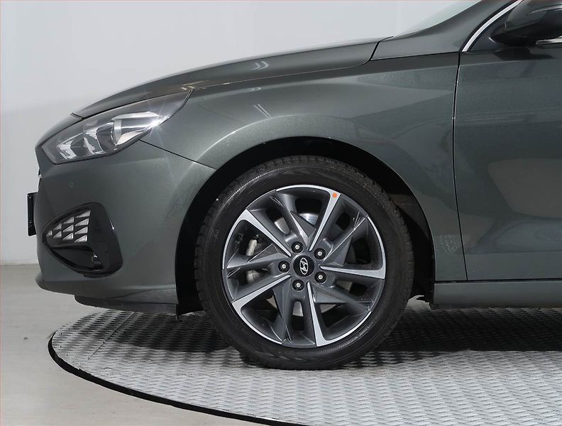 Hyundai i30 (2021) 1.0 T-GDI, Serv.kniha, Navi - fotka 14 z 16