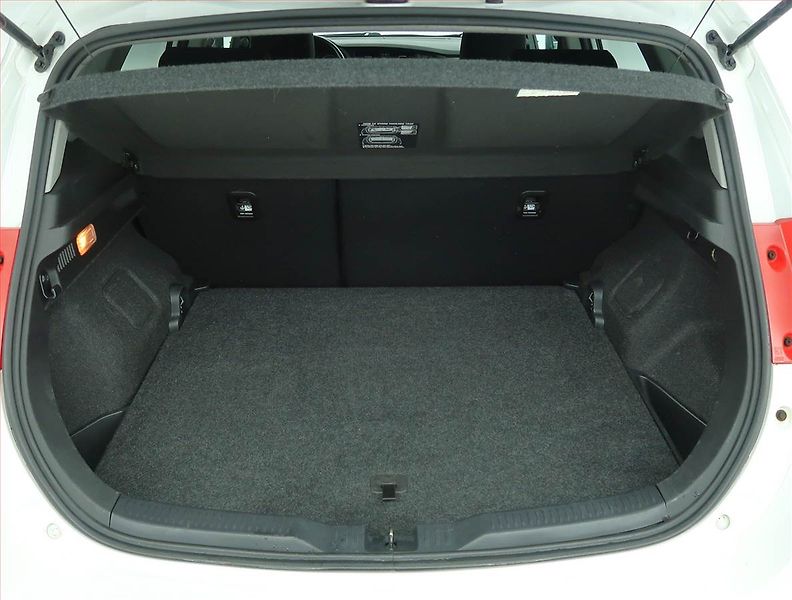 Toyota Auris (2013) 1.6 Valvematic, ČR,1.maj - fotka 13 z 15