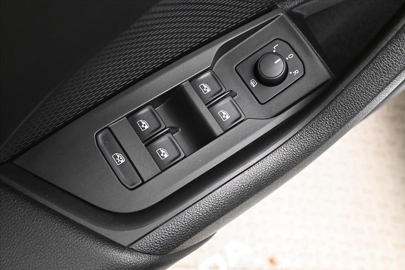 Škoda Octavia 2,0 TDI 85 kW Ambition Záruka - fotka 25 z 30